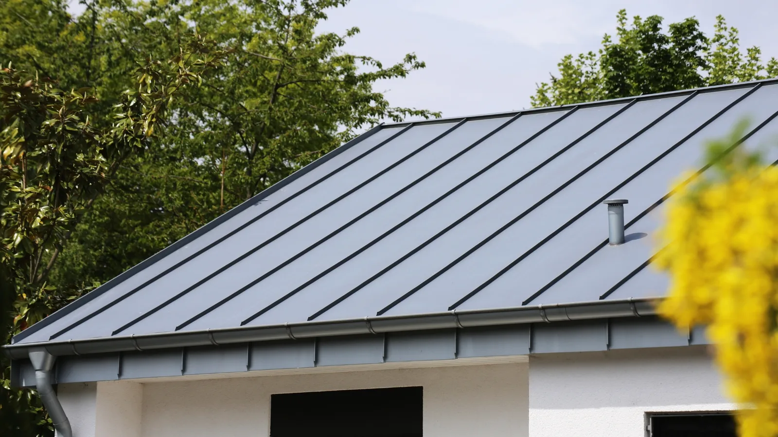 Standing seam metal roofing installation in Killeen, Texas